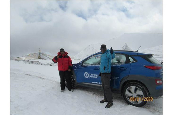 Xe điện của Hyundai leo lên đến đỉnh núi hơn 5.700m